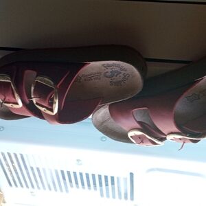 Fantasy sandals red size 6